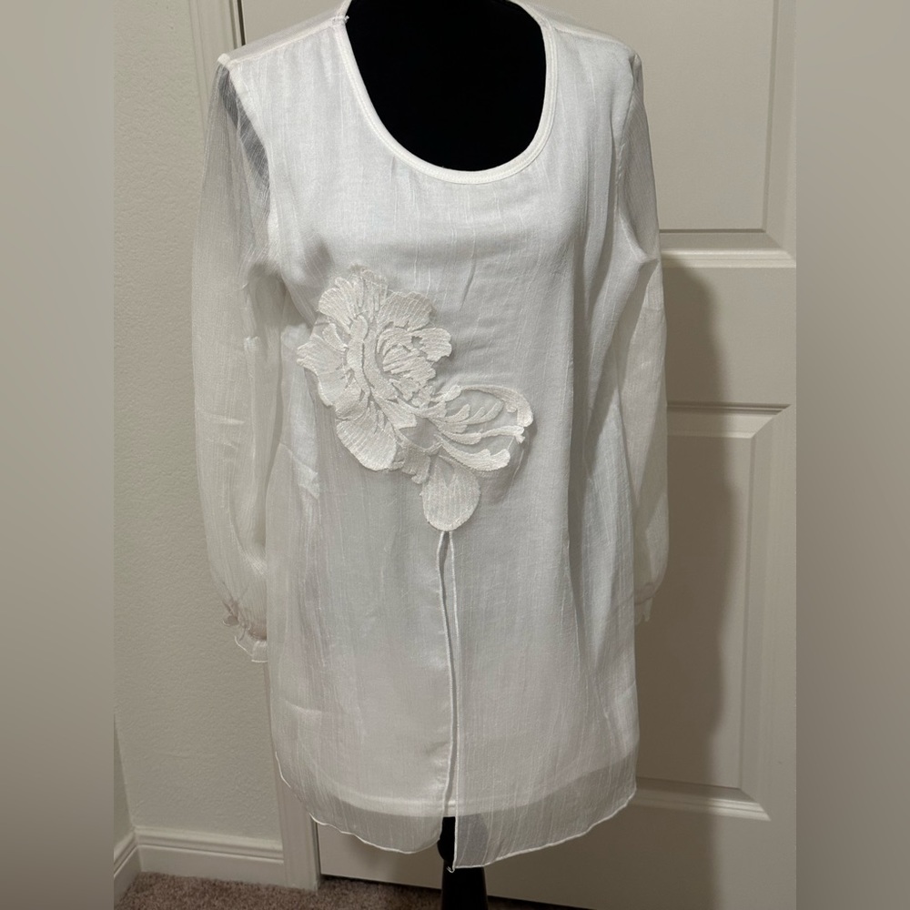 Rachel Cole Women’s white blouse